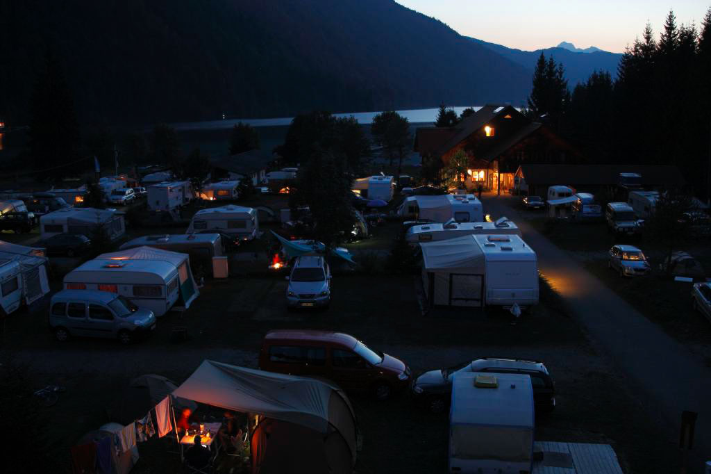 Campingplatz bei Nacht
