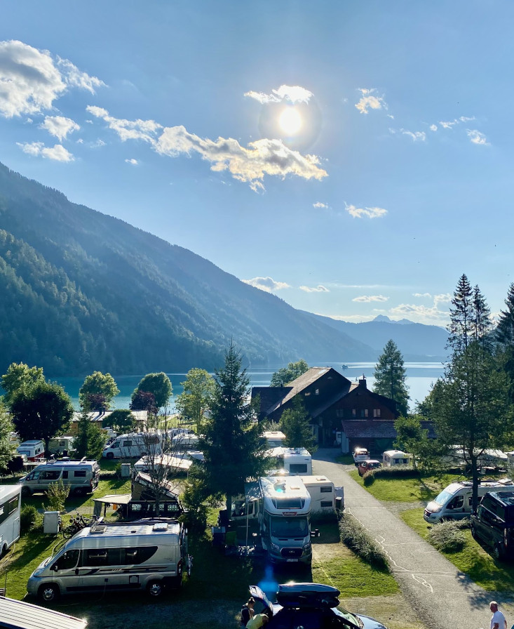 Campingplatz mit Blick zum See